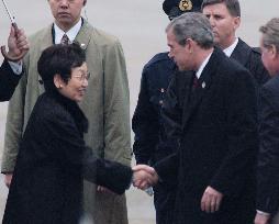 (2)Bush in Tokyo for talks with Koizumi